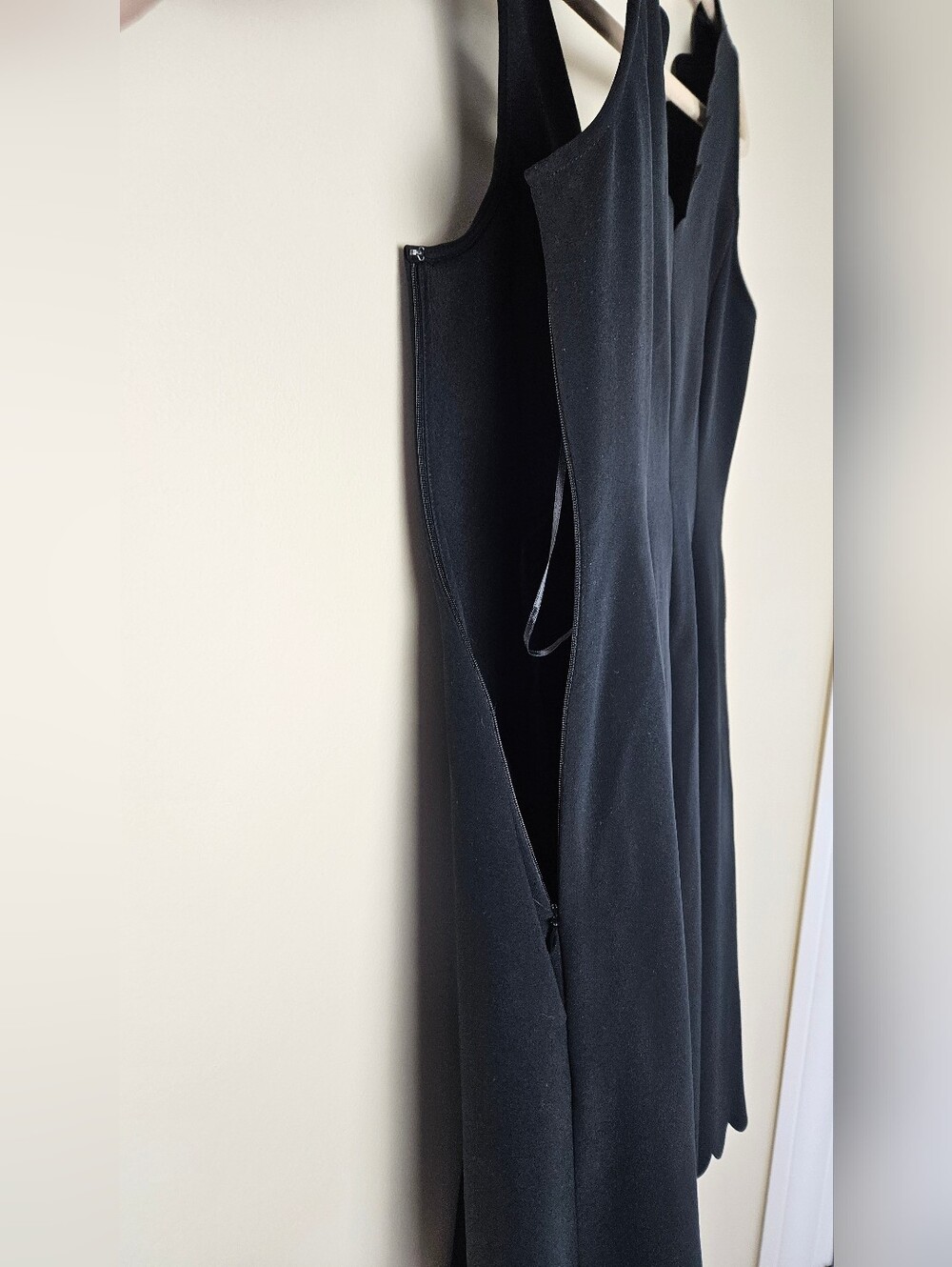 NWT Banana Republic Scalloped Edge Fit and Flare Black Mini Dress Size 2 - Picture 6 of 9